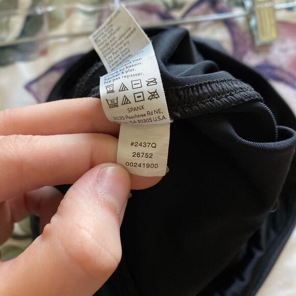 SPANX Faux Leather Leggings Size Small Petite High Rise Compression Slimming - Picture 7 of 7